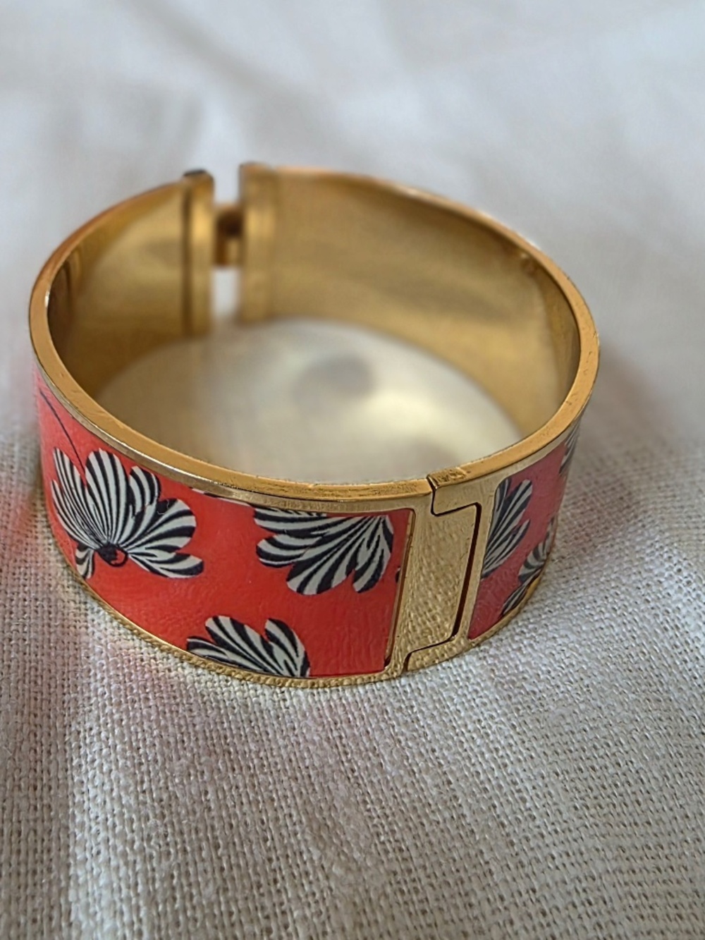 Enameled hinged bracelet - Picture 4 of 6